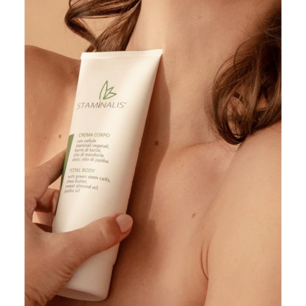 Stamintalis Crema Corpo Idratante e Rassodante | Nutriente con Cellule Staminali - 200 ml 1 Progetto senza titolo6