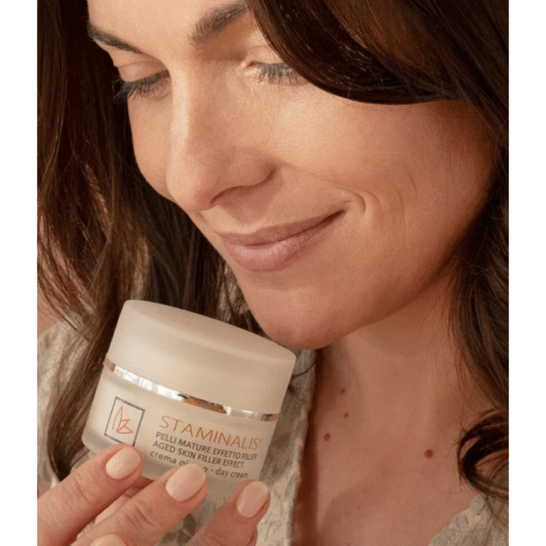 Stamintalis Crema Giorno Effetto Filler per Pelli Mature | Anti-Age e Rigenerante - 50 ml 1 Progetto senza titolo8 10